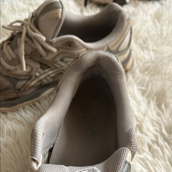 Asics Light Beige and Gray Running Shoes, GEL NYC, in cream oyster colorway - Picture 11 of 13